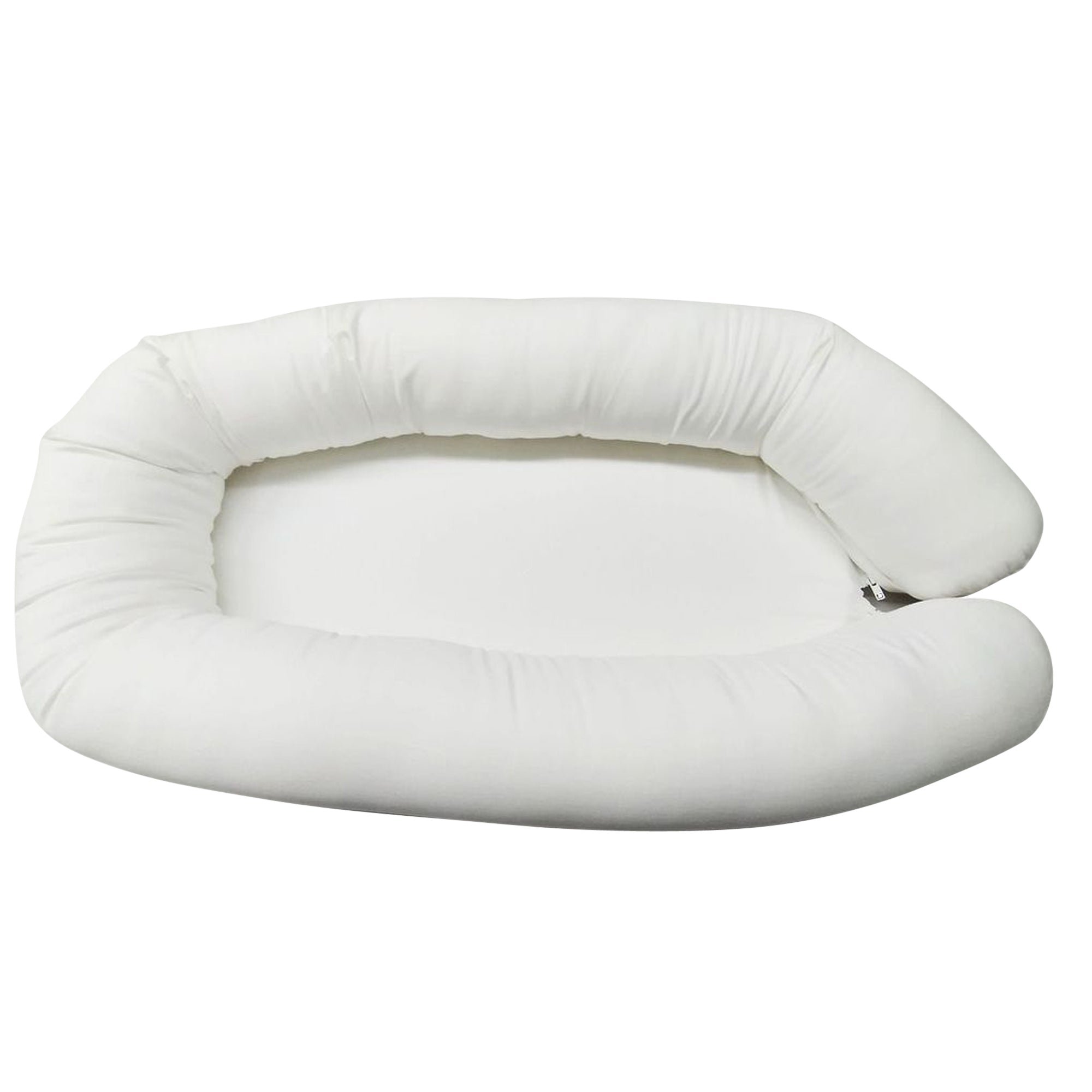 Babynest i hvid set oppe fra