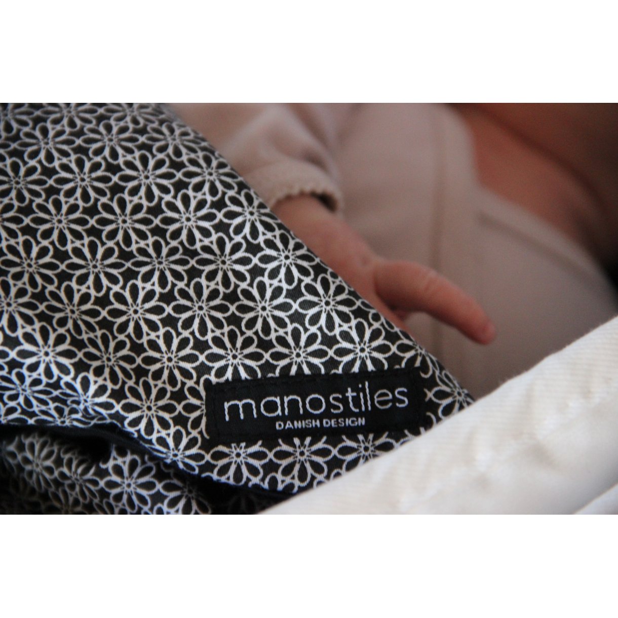 Junior Sengetøj - Perfect Black, Nordic Sky - Manostiles Danish Design