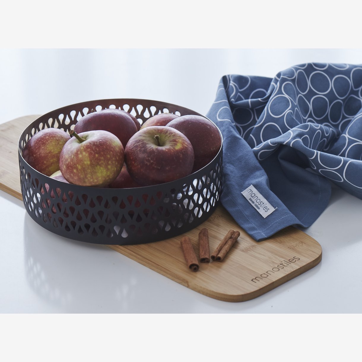 Frugtskål - Mat sort m. seeds - Manostiles Danish Design